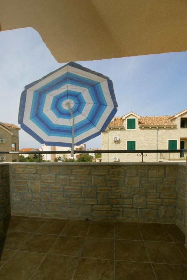 Villa Trio Srima Exterior foto
